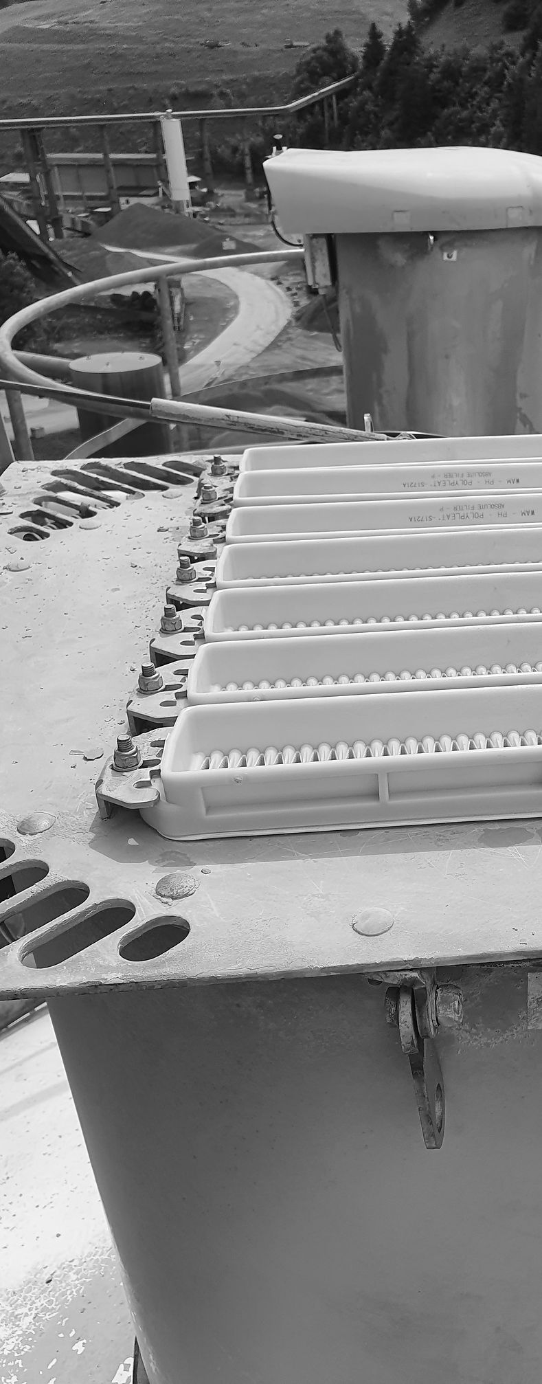 WAM Polypleat Filter auf Silodach montiert